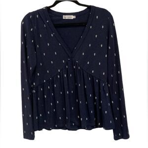 Carve Designs blue V-neck, long sleeve, top with white floral dots. Size small